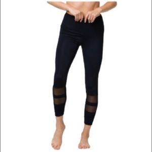 Onzie 7/8 legging - size S/M - dark grey